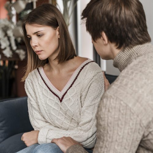 Discover how to identify and support your partner through trauma. Our guide covers the five key signs to watch for in your relationship. #TraumaAwareness #SupportivePartnership #HealthyRelationships #EmotionalHealing #UnderstandingTrauma